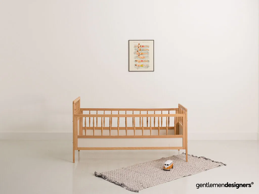 Lit de bébé en hêtre massif, cire naturelle 